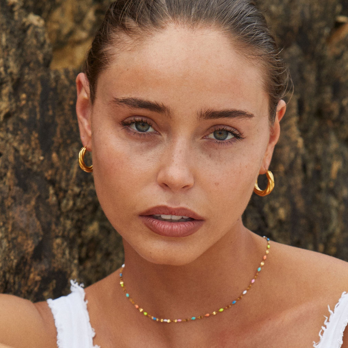 Soléna Choker – Subtile Farbenpracht inklusive Raffinierten Details