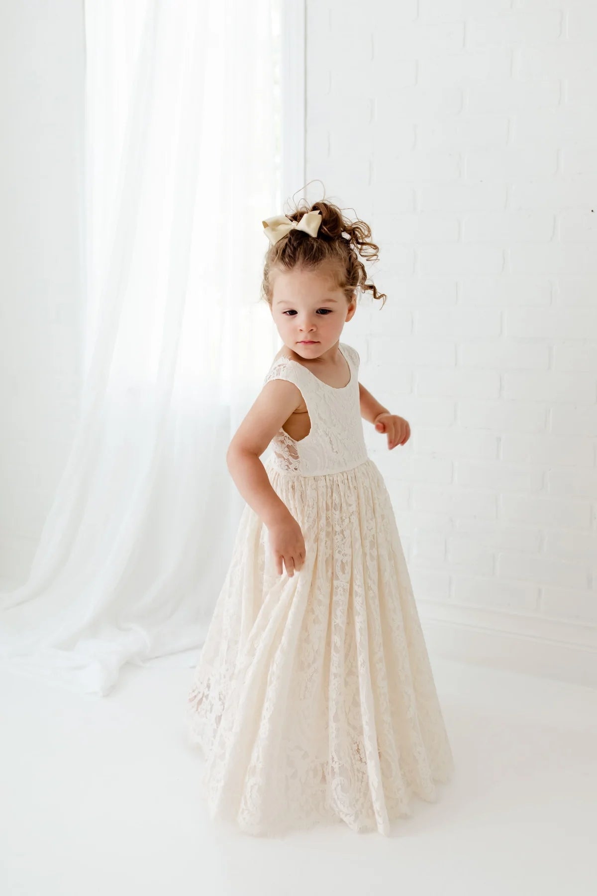 Mädchenkleid für Hochzeit oder Fest: Elegante Spitze & Tüll