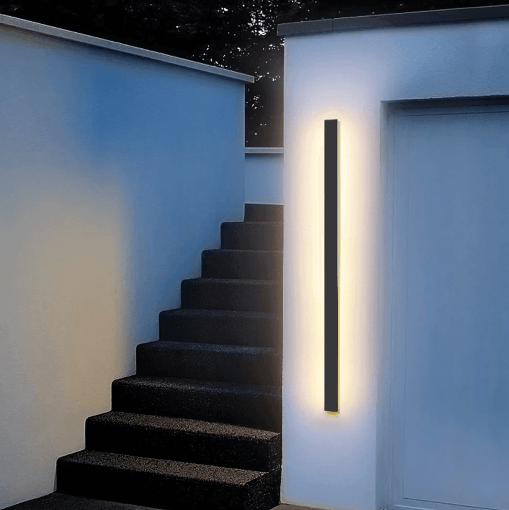 Elegante vertikale LED-Wandlampe: Wetterfeste Außen-Eleganz