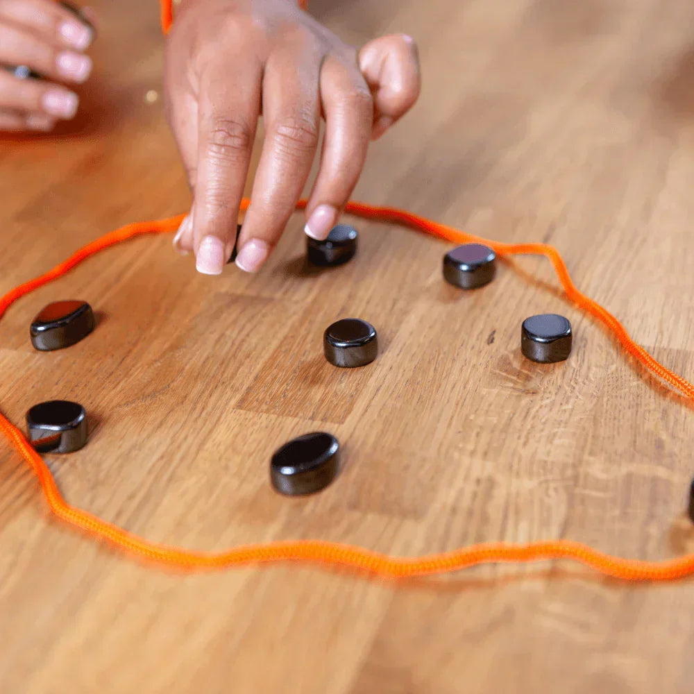 Magnetisches Taktikspiel: Fange die Magnetherausforderung