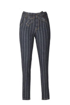 High-Waist Jeans mit Gürtel