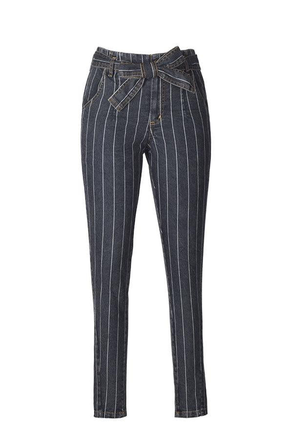 High-Waist Jeans mit Gürtel