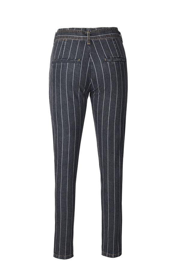 High-Waist Jeans mit Gürtel